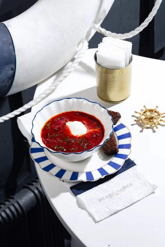 Интерьер/Экстерьер/Банкетная зона/Бар/Стол для двоих/Вход/Главный зал/Lounge зона бар Моряк и чайка фото