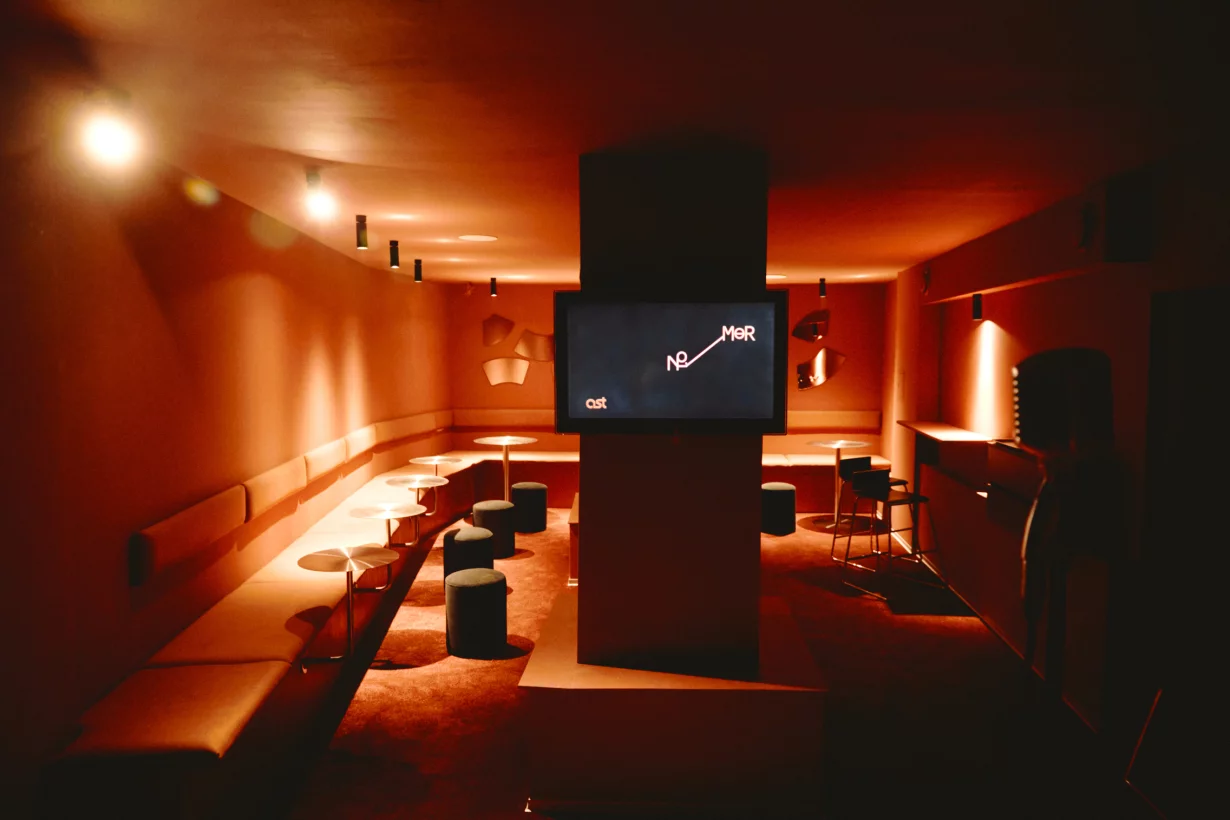 Интерьер/Экстерьер/Банкетная зона/Бар/Стол для двоих/Вход/Главный зал/Lounge зона бар Nomer фото