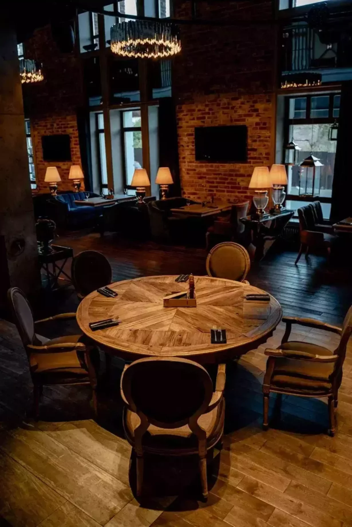 Интерьер/Экстерьер/Банкетная зона/Бар/Стол для двоих/Вход/Главный зал/Lounge зона ресторан Некрасов фото