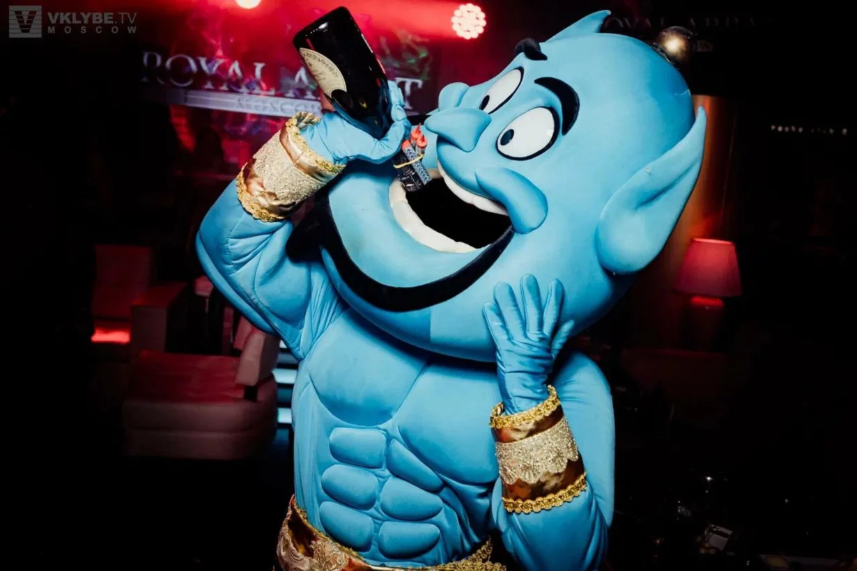 Интерьер/Экстерьер/Банкетная зона/Бар/Стол для двоих/Вход/Главный зал/Lounge зона караоке-клуб Royal Space by Royal Arbat фото