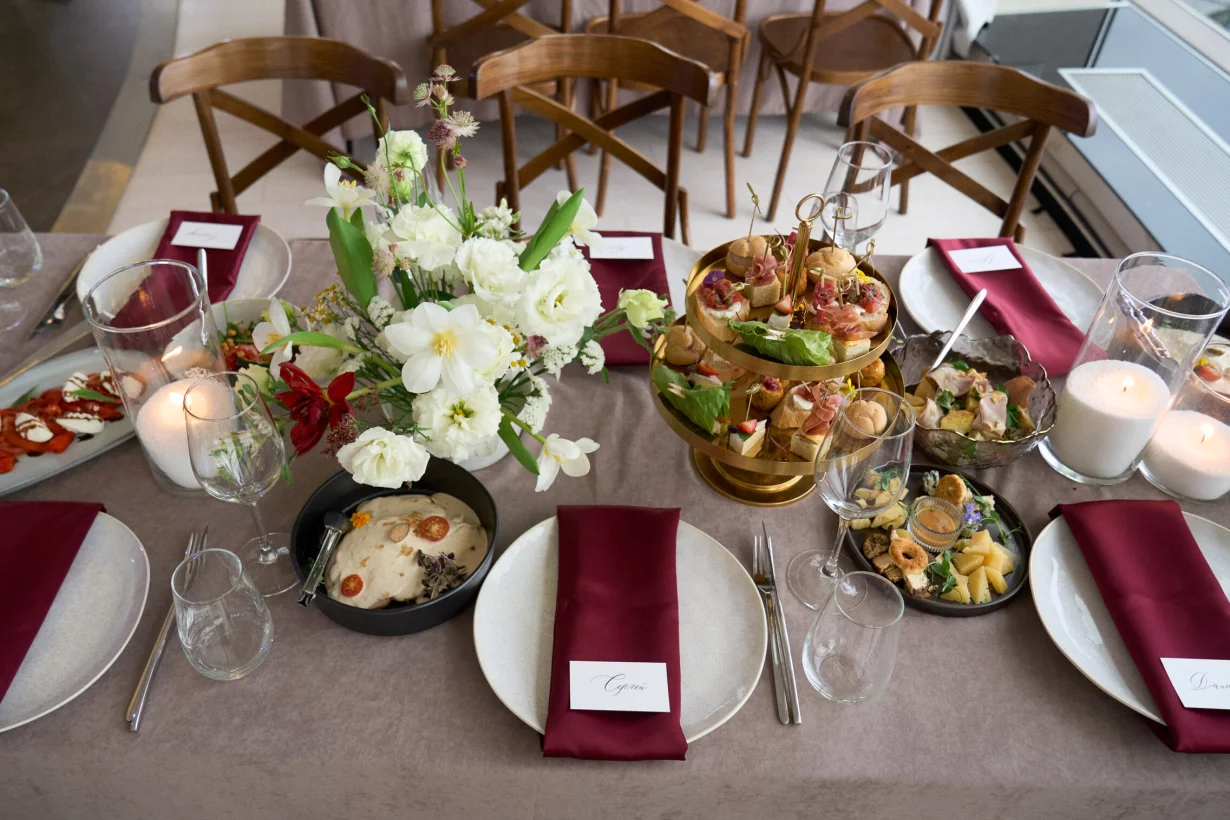 Интерьер/Экстерьер/Банкетная зона/Бар/Стол для двоих/Вход/Главный зал/Lounge зона ресторан Пространство 360 фото