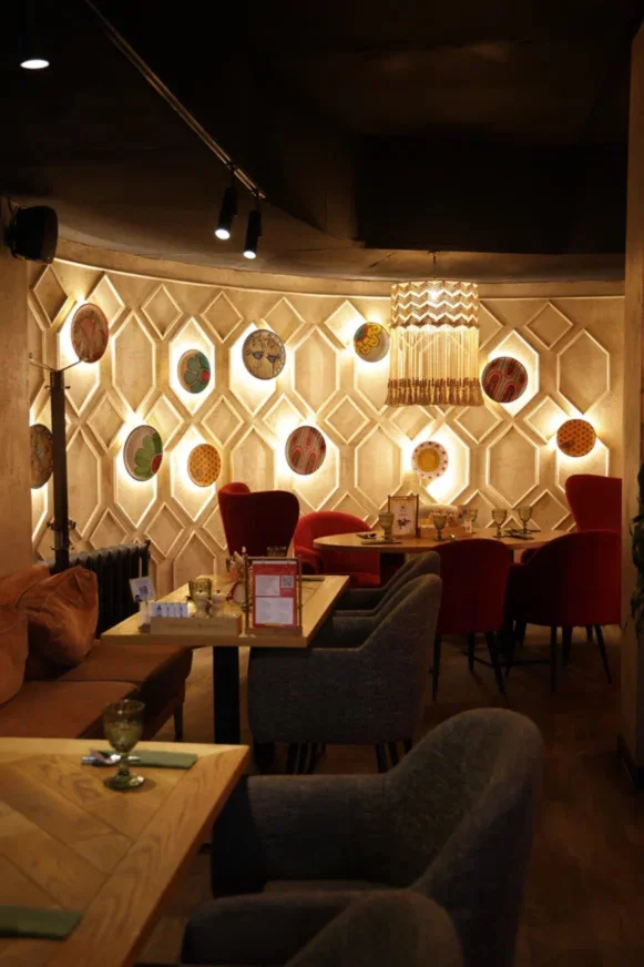 Интерьер/Экстерьер/Банкетная зона/Бар/Стол для двоих/Вход/Главный зал/Lounge зона ресторан Грузинские истории фото