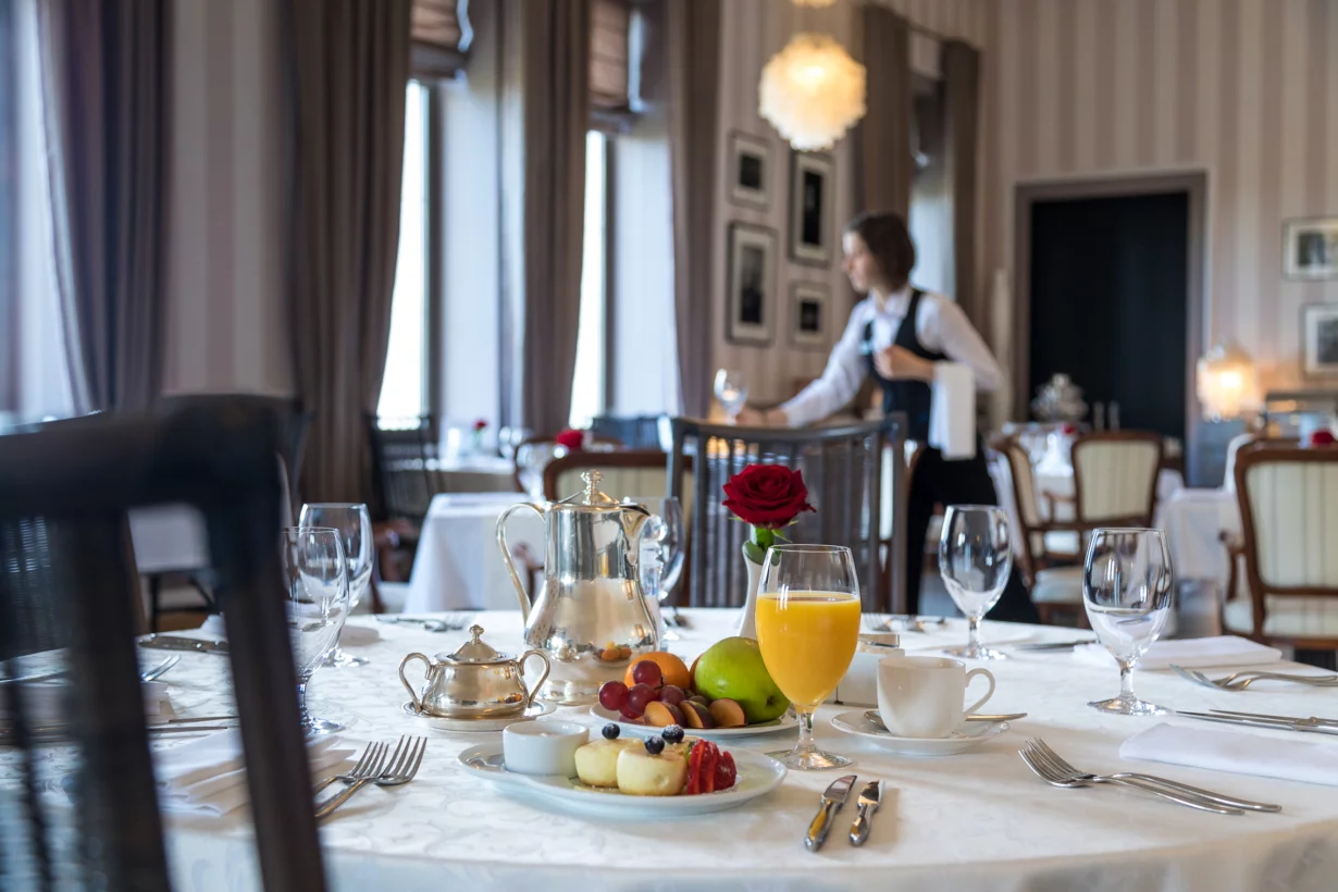 Интерьер/Экстерьер/Банкетная зона/Бар/Стол для двоих/Вход/Главный зал/Lounge зона ресторан Москва фото