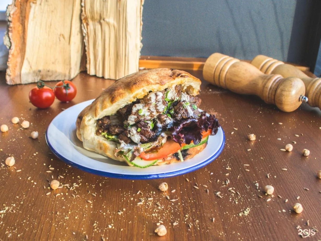 Интерьер/Экстерьер/Банкетная зона/Бар/Стол для двоих/Вход/Главный зал/Lounge зона кафе Shalom фото