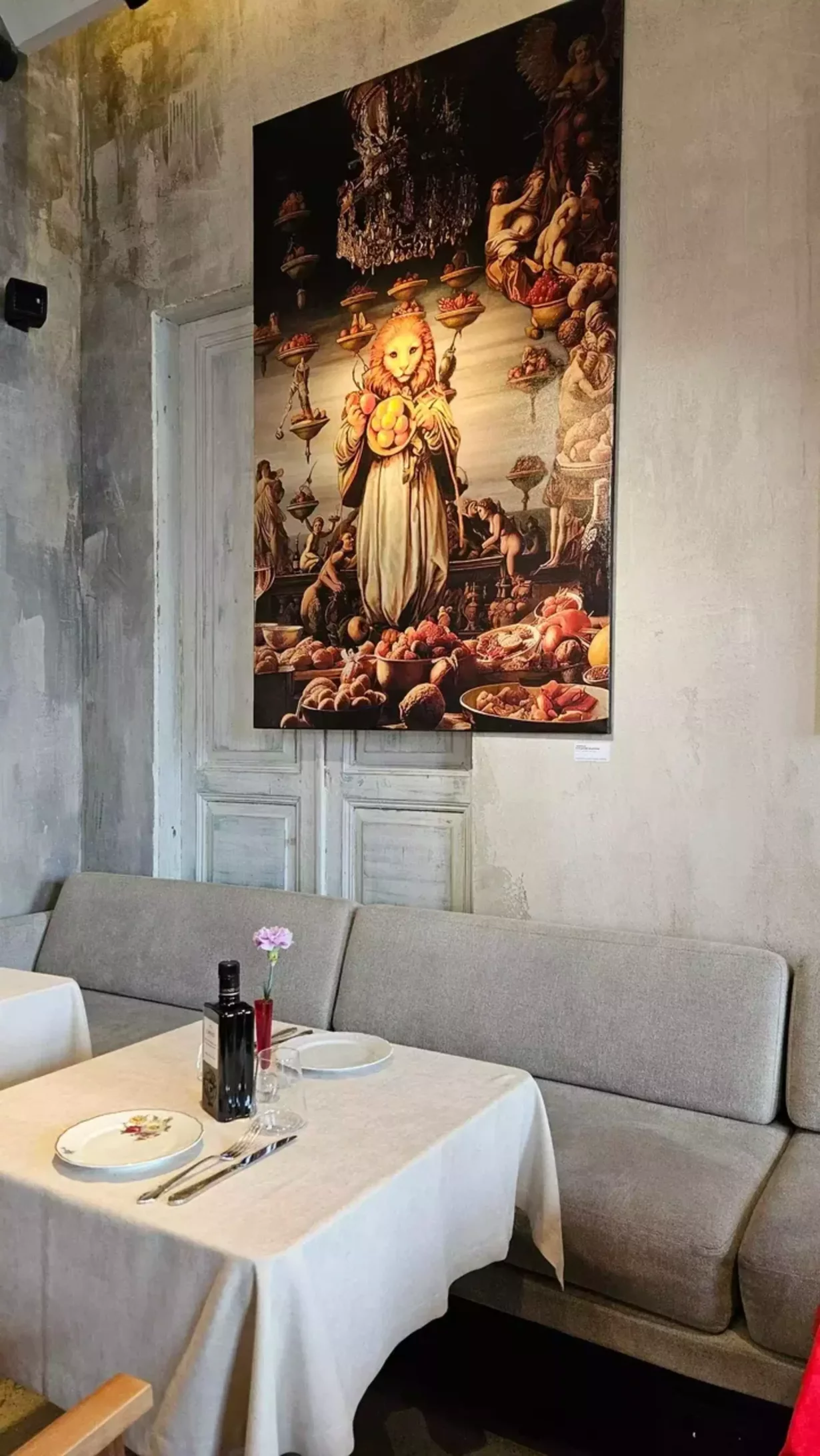 Интерьер/Экстерьер/Банкетная зона/Бар/Стол для двоих/Вход/Главный зал/Lounge зона ресторан Мадонна фото