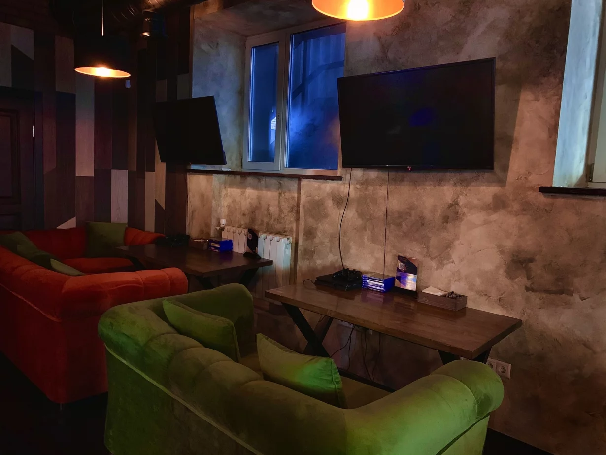 Интерьер/Экстерьер/Банкетная зона/Бар/Стол для двоих/Вход/Главный зал/Lounge зона лаунж Chorse Lounge фото