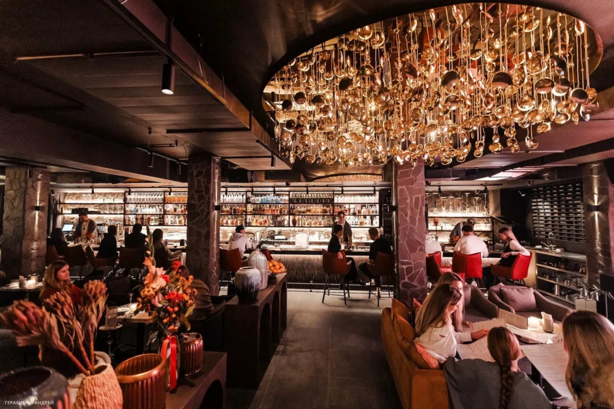 Интерьер/Экстерьер/Банкетная зона/Бар/Стол для двоих/Вход/Главный зал/Lounge зона бар Лед и пламя фото