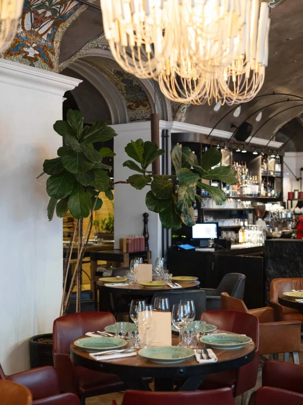 Интерьер/Экстерьер/Банкетная зона/Бар/Стол для двоих/Вход/Главный зал/Lounge зона стейк-хаус Рыбы нет фото