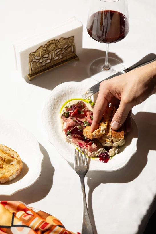 Интерьер/Экстерьер/Банкетная зона/Бар/Стол для двоих/Вход/Главный зал/Lounge зона ресторан Be Italian фото