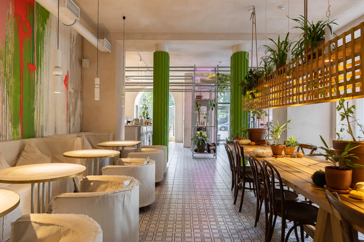 Интерьер/Экстерьер/Банкетная зона/Бар/Стол для двоих/Вход/Главный зал/Lounge зона ресторан Animals фото