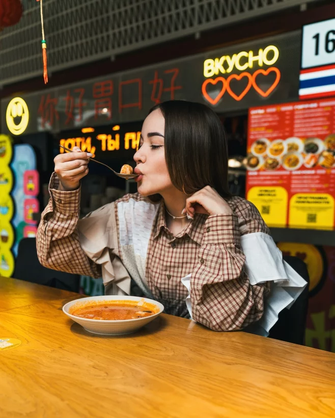 Интерьер/Экстерьер/Банкетная зона/Бар/Стол для двоих/Вход/Главный зал/Lounge зона корнер Тай Китай фото