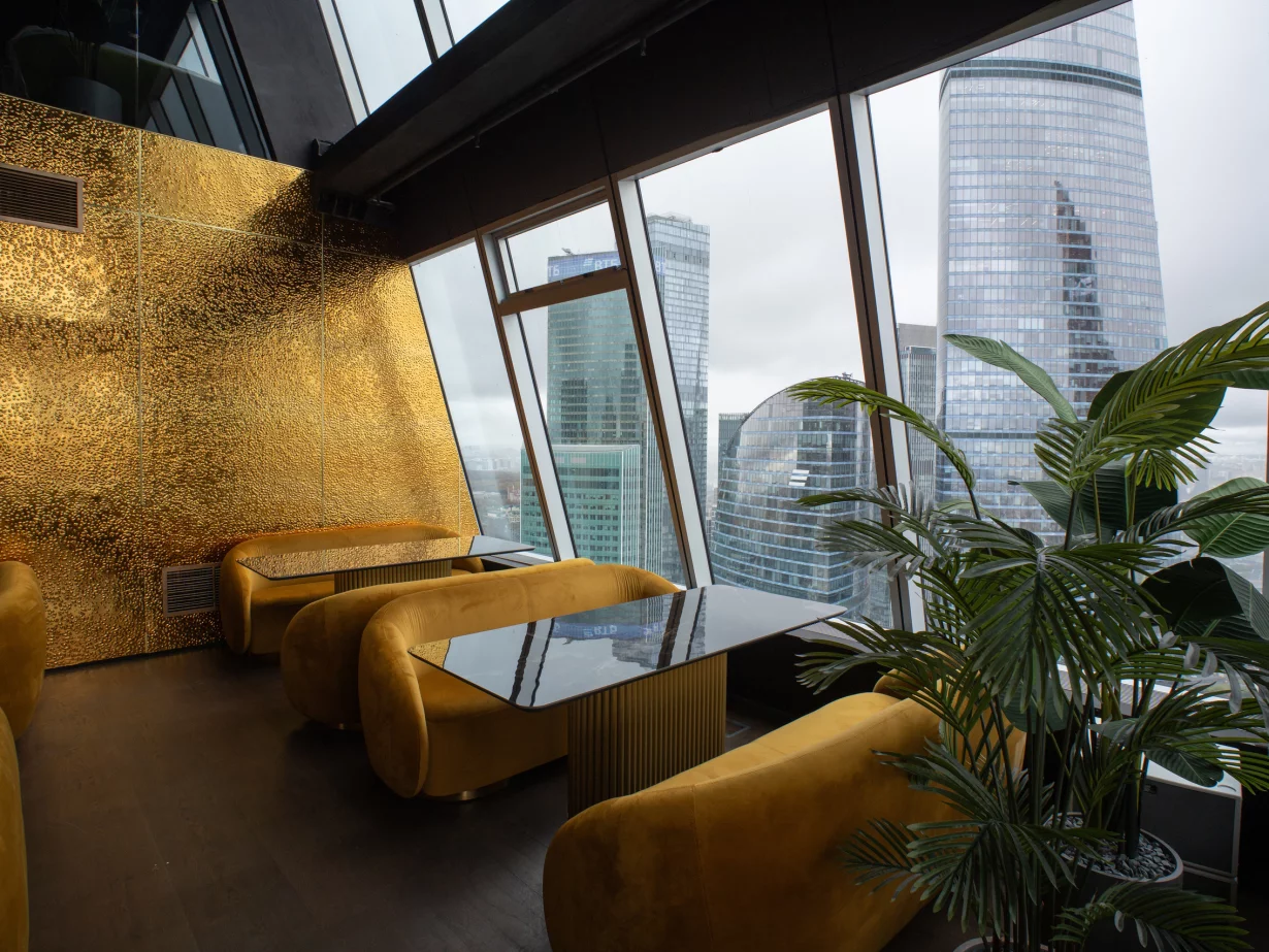 Интерьер/Экстерьер/Банкетная зона/Бар/Стол для двоих/Вход/Главный зал/Lounge зона ресторан Oblako 58 фото