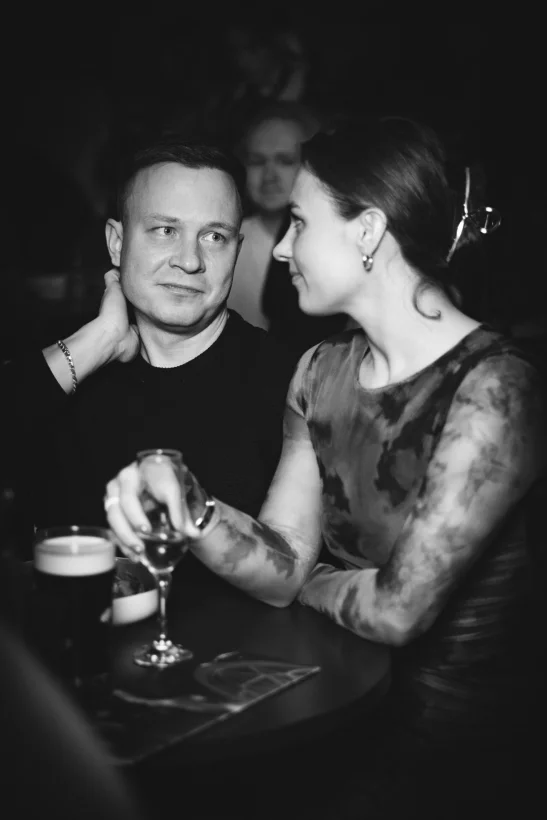 Интерьер/Экстерьер/Банкетная зона/Бар/Стол для двоих/Вход/Главный зал/Lounge зона бар Police Station фото