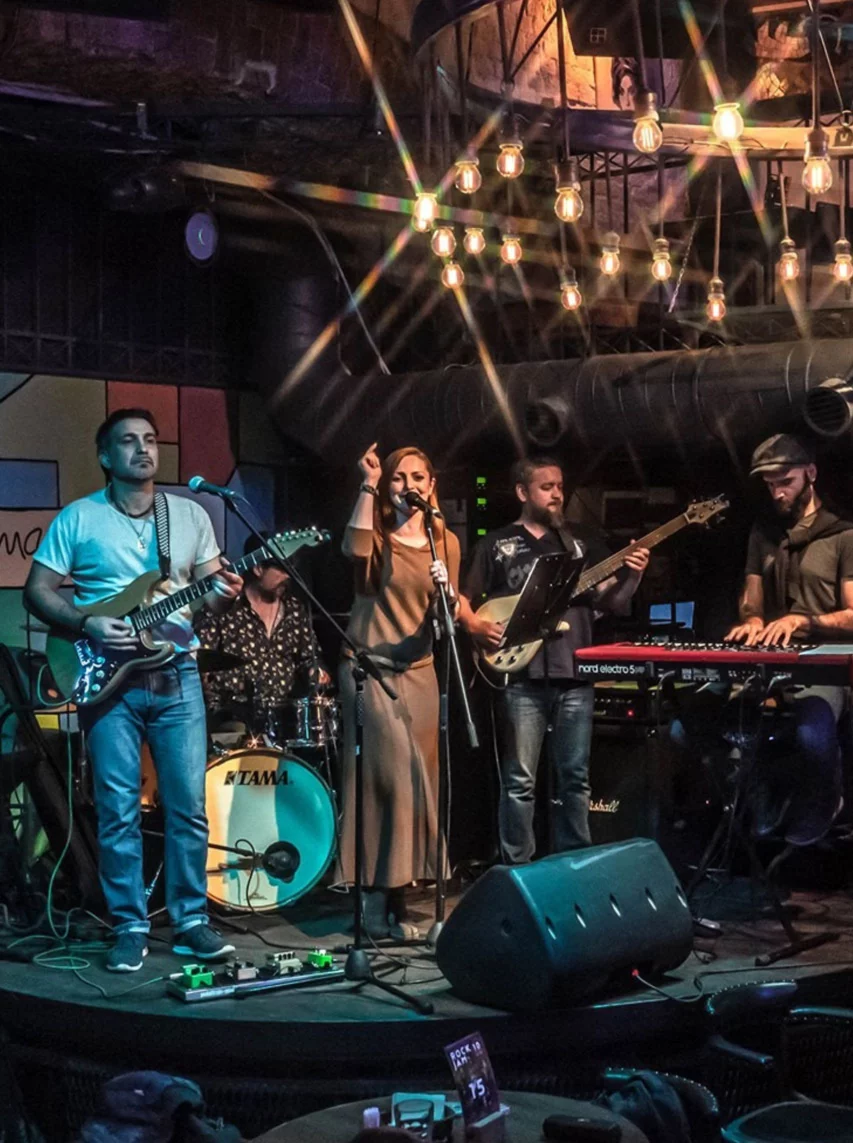 Интерьер/Экстерьер/Банкетная зона/Бар/Стол для двоих/Вход/Главный зал/Lounge зона ресторан Милк фото