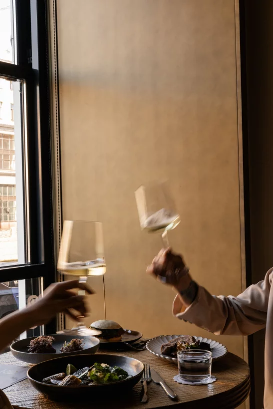 Интерьер/Экстерьер/Банкетная зона/Бар/Стол для двоих/Вход/Главный зал/Lounge зона ресторан Ro фото