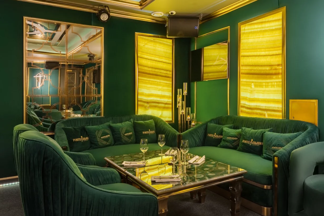 Интерьер/Экстерьер/Банкетная зона/Бар/Стол для двоих/Вход/Главный зал/Lounge зона бар Караоке ForтеПьяно фото