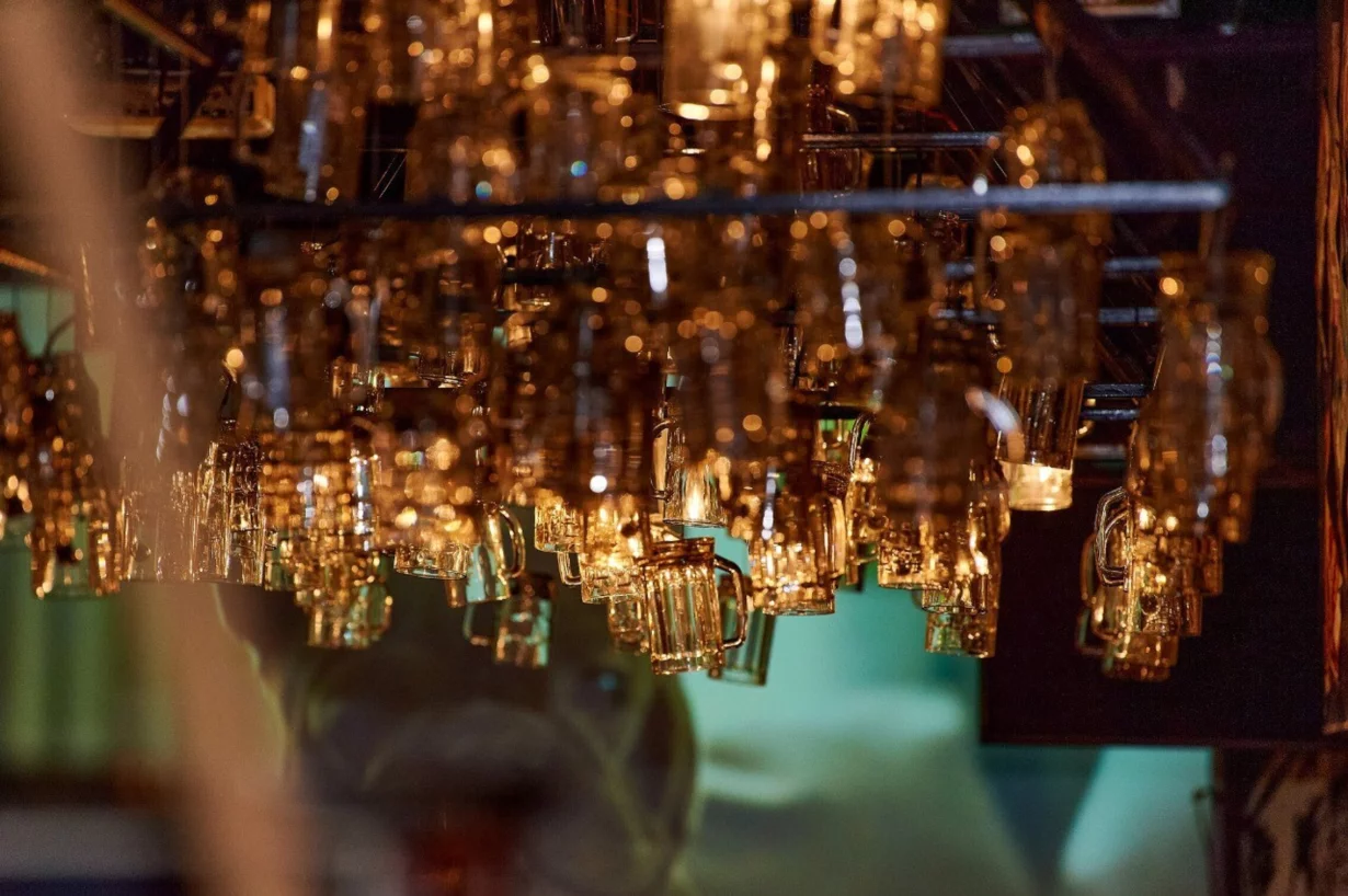 Интерьер/Экстерьер/Банкетная зона/Бар/Стол для двоих/Вход/Главный зал/Lounge зона бар Pivzavod77 фото