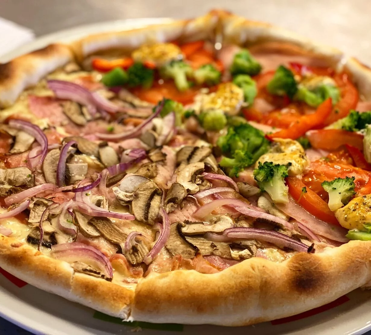 Интерьер/Экстерьер/Банкетная зона/Бар/Стол для двоих/Вход/Главный зал/Lounge зона пиццерия Pronto фото