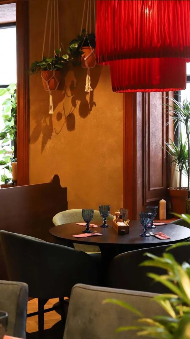 Интерьер/Экстерьер/Банкетная зона/Бар/Стол для двоих/Вход/Главный зал/Lounge зона ресторан Грузинские истории фото