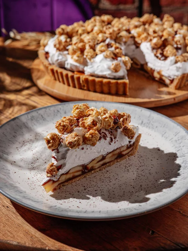 Интерьер/Экстерьер/Банкетная зона/Бар/Стол для двоих/Вход/Главный зал/Lounge зона ресторан Город 812 фото