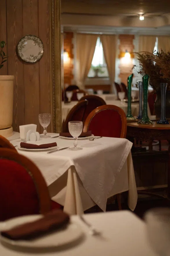 Интерьер/Экстерьер/Банкетная зона/Бар/Стол для двоих/Вход/Главный зал/Lounge зона ресторан Сахли фото