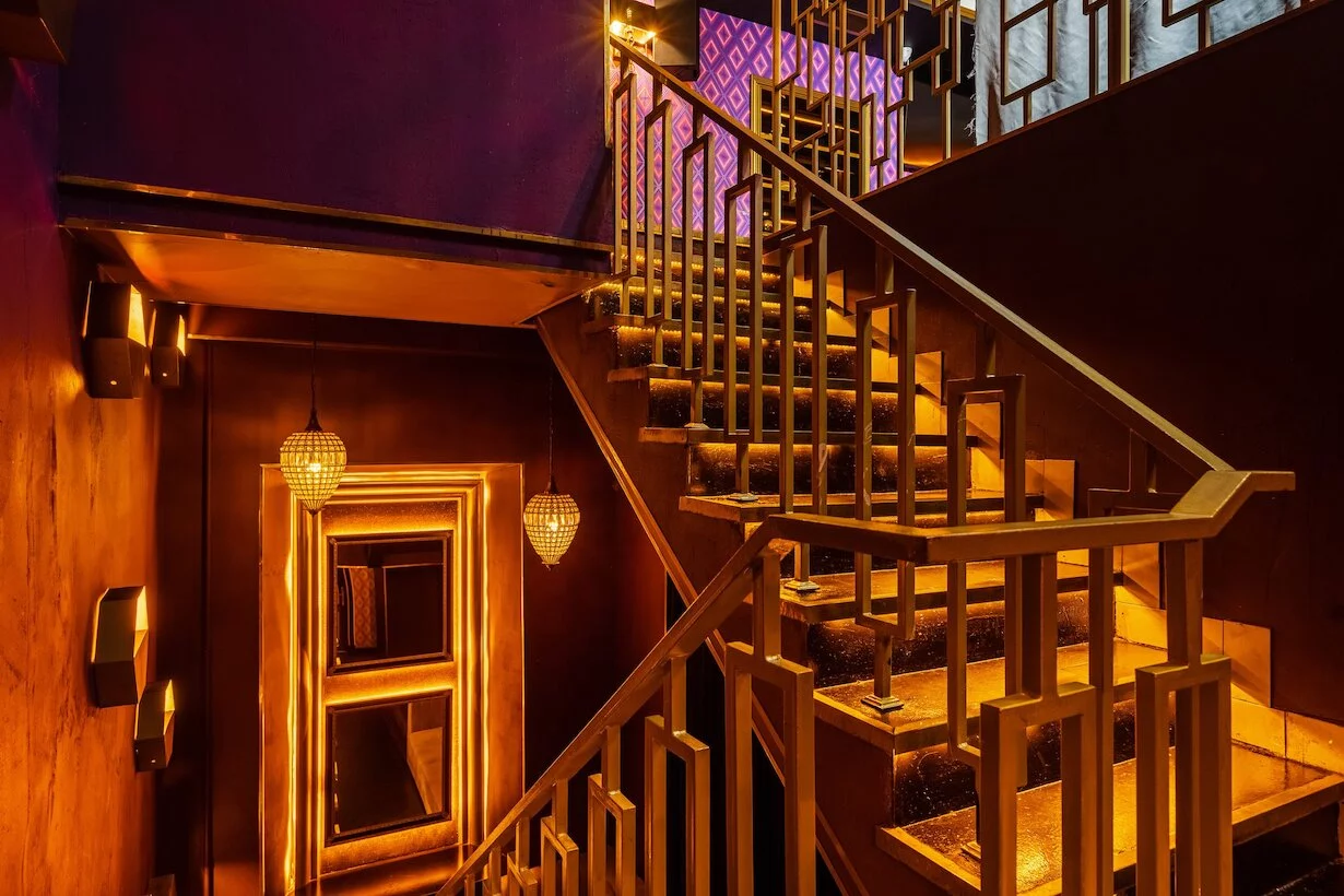 Интерьер/Экстерьер/Банкетная зона/Бар/Стол для двоих/Вход/Главный зал/Lounge зона клуб Project фото