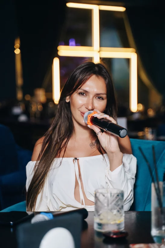 Интерьер/Экстерьер/Банкетная зона/Бар/Стол для двоих/Вход/Главный зал/Lounge зона караоке-клуб Опера фото