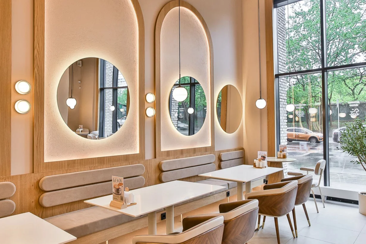 Интерьер/Экстерьер/Банкетная зона/Бар/Стол для двоих/Вход/Главный зал/Lounge зона кафе Здрасте фото