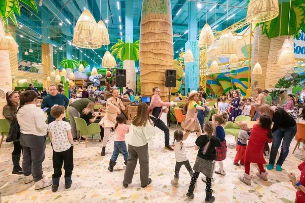 Интерьер/Экстерьер/Банкетная зона/Бар/Стол для двоих/Вход/Главный зал/Lounge зона ресторанный комплекс TeikaBoom фото