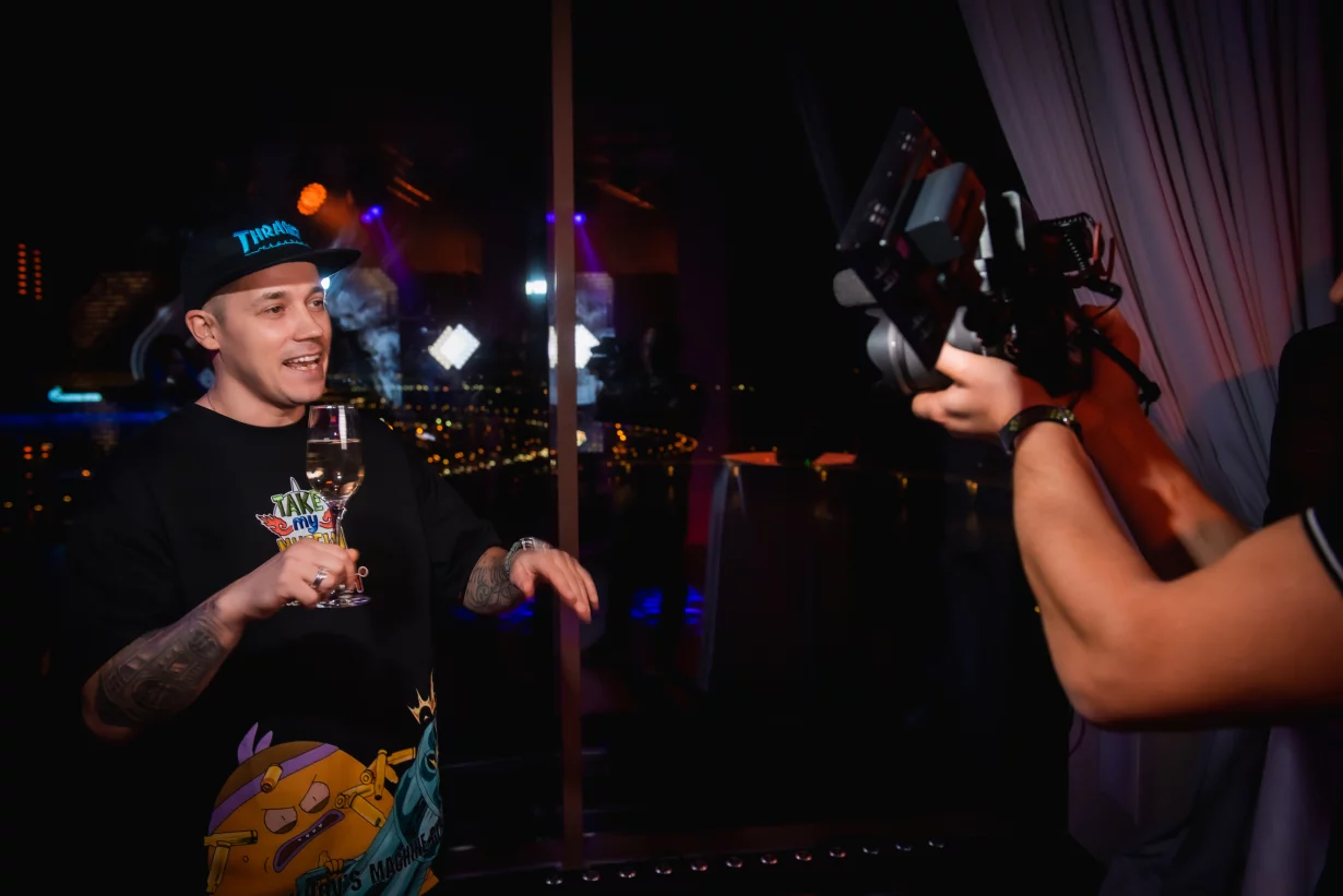 Интерьер/Экстерьер/Банкетная зона/Бар/Стол для двоих/Вход/Главный зал/Lounge зона ресторан Пространство 360 фото