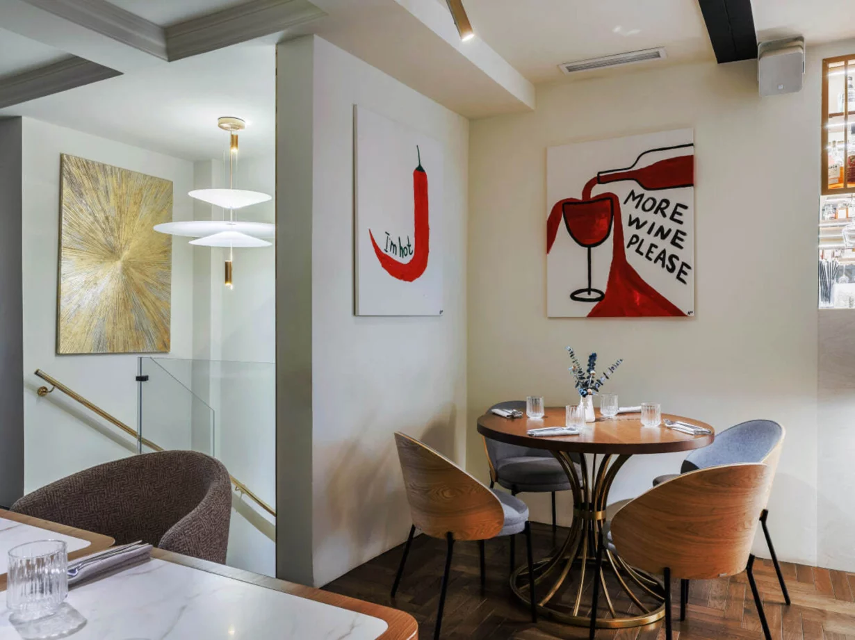 Интерьер/Экстерьер/Банкетная зона/Бар/Стол для двоих/Вход/Главный зал/Lounge зона ресторан Kale Bistro&Bar фото