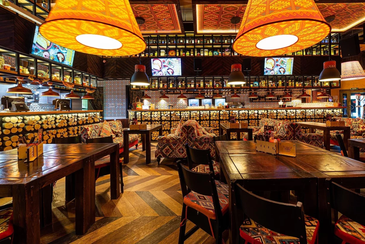 Интерьер/Экстерьер/Банкетная зона/Бар/Стол для двоих/Вход/Главный зал/Lounge зона ресторан ПхалиХинкали фото