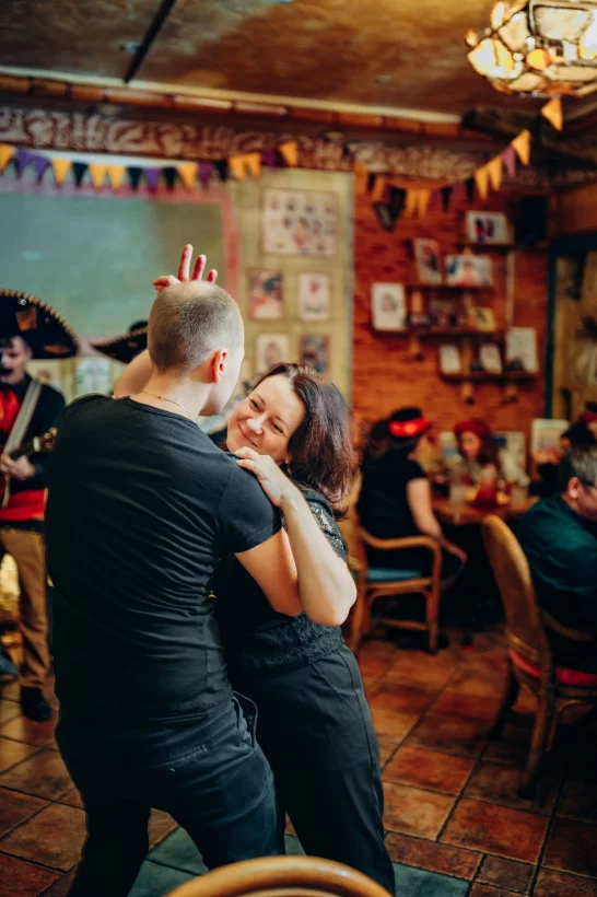 Интерьер/Экстерьер/Банкетная зона/Бар/Стол для двоих/Вход/Главный зал/Lounge зона кафе Фрида фото