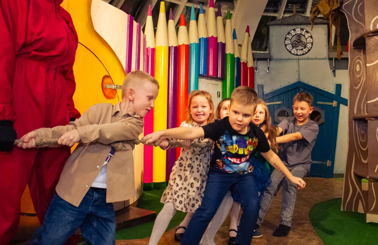 Интерьер/Экстерьер/Банкетная зона/Бар/Стол для двоих/Вход/Главный зал/Lounge зона лофт Сказочный город фото