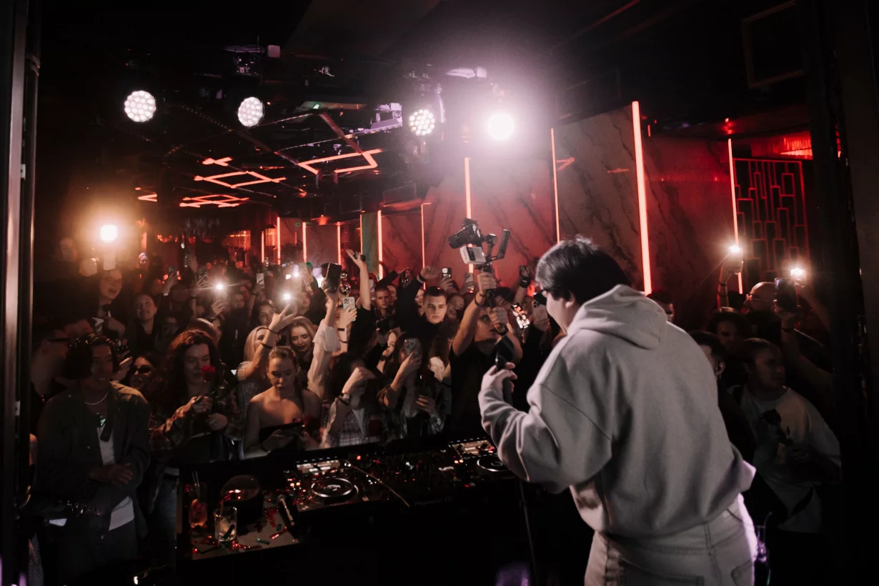 Интерьер/Экстерьер/Банкетная зона/Бар/Стол для двоих/Вход/Главный зал/Lounge зона клуб Project фото