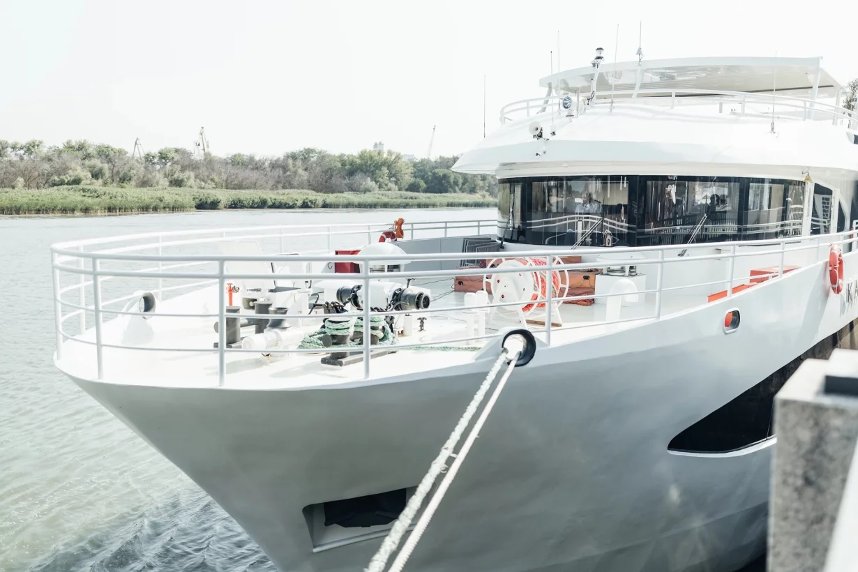 Интерьер/Экстерьер/Банкетная зона/Бар/Стол для двоих/Вход/Главный зал/Lounge зона корабль Яхта Калипсо фото