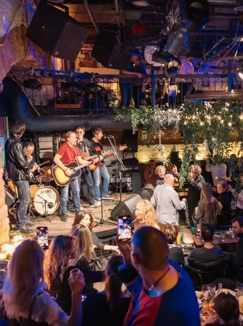 Интерьер/Экстерьер/Банкетная зона/Бар/Стол для двоих/Вход/Главный зал/Lounge зона ресторан Милк фото