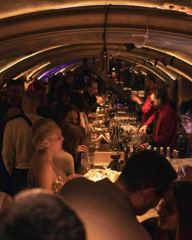 Интерьер/Экстерьер/Банкетная зона/Бар/Стол для двоих/Вход/Главный зал/Lounge зона бар Mendeleev Bar & Music фото