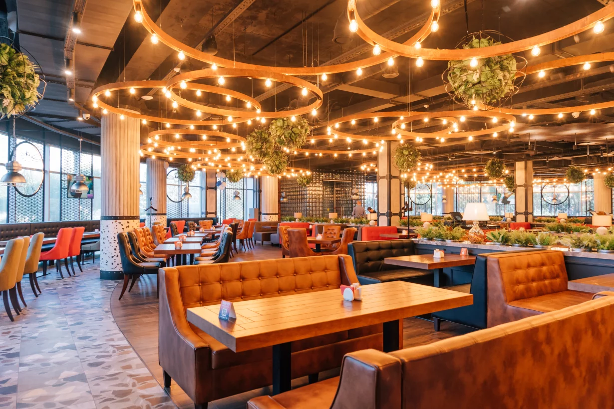 Интерьер/Экстерьер/Банкетная зона/Бар/Стол для двоих/Вход/Главный зал/Lounge зона ресторан Токио-City фото