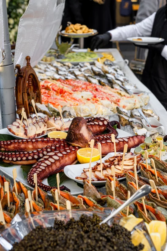 Интерьер/Экстерьер/Банкетная зона/Бар/Стол для двоих/Вход/Главный зал/Lounge зона ресторан La Marée фото