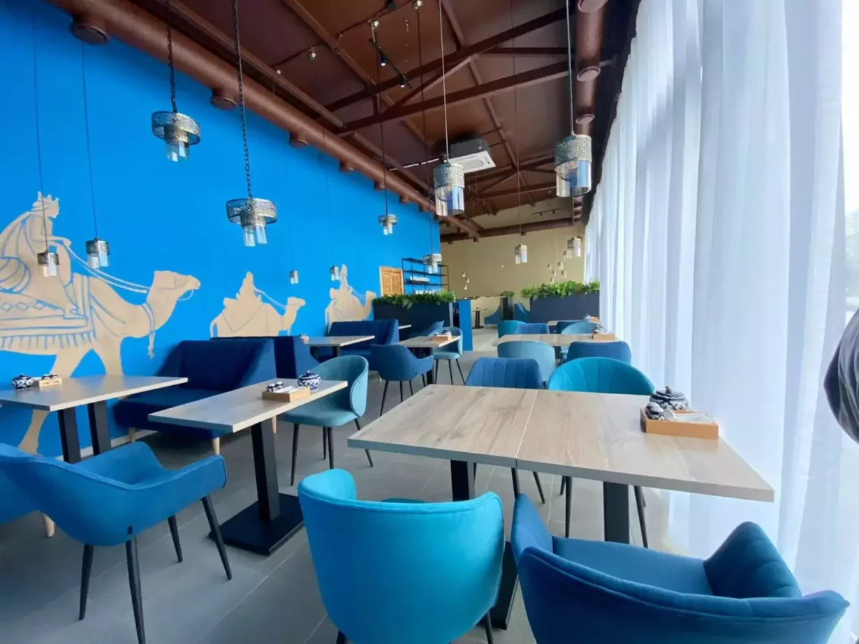 Интерьер/Экстерьер/Банкетная зона/Бар/Стол для двоих/Вход/Главный зал/Lounge зона кафе Чайхана Анор-Анор фото