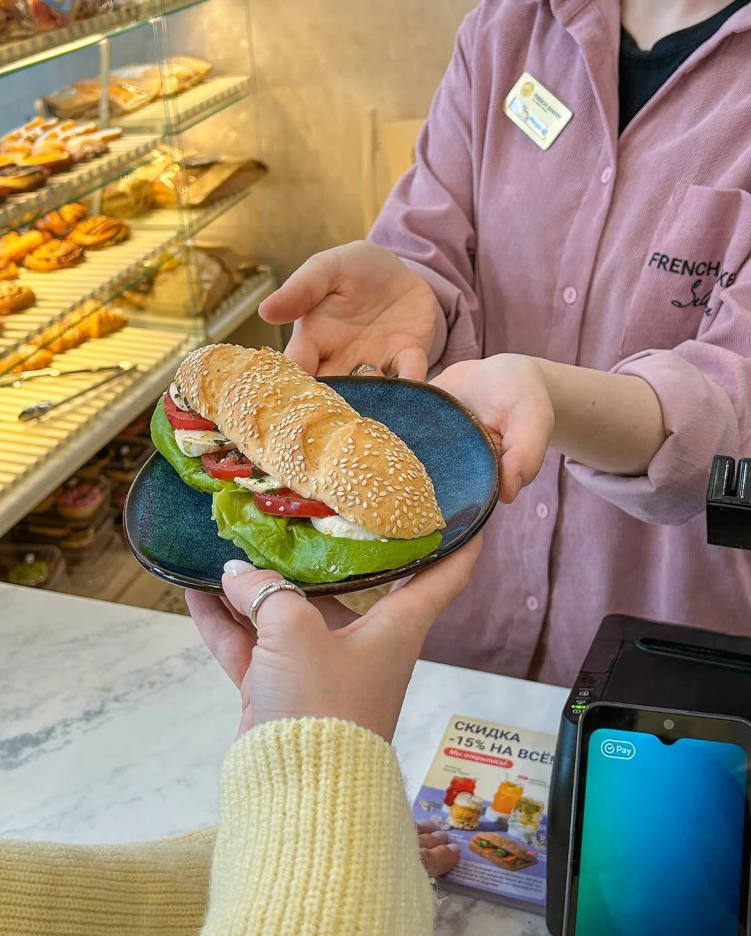 Интерьер/Экстерьер/Банкетная зона/Бар/Стол для двоих/Вход/Главный зал/Lounge зона пекарня French Bakery SeDelice фото