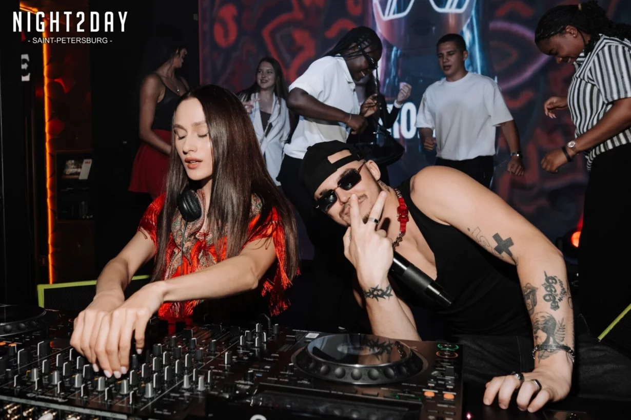 Интерьер/Экстерьер/Банкетная зона/Бар/Стол для двоих/Вход/Главный зал/Lounge зона клуб Project фото