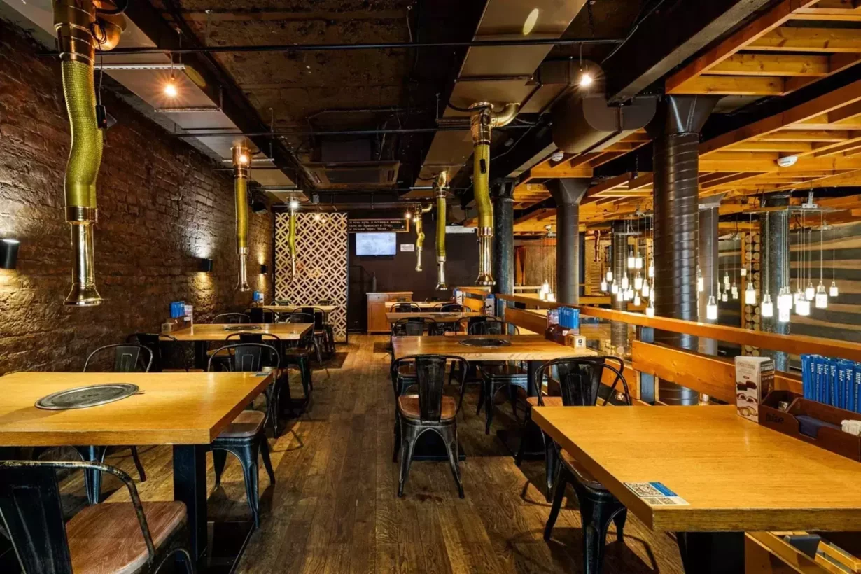 Интерьер/Экстерьер/Банкетная зона/Бар/Стол для двоих/Вход/Главный зал/Lounge зона ресторан Hite фото