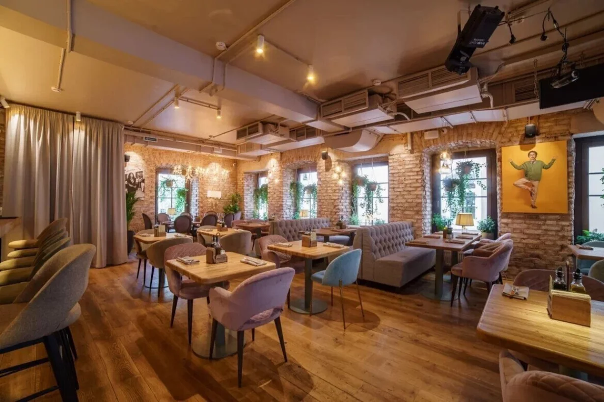 A free glass of sparkling wine to all guests at Osteria Mario