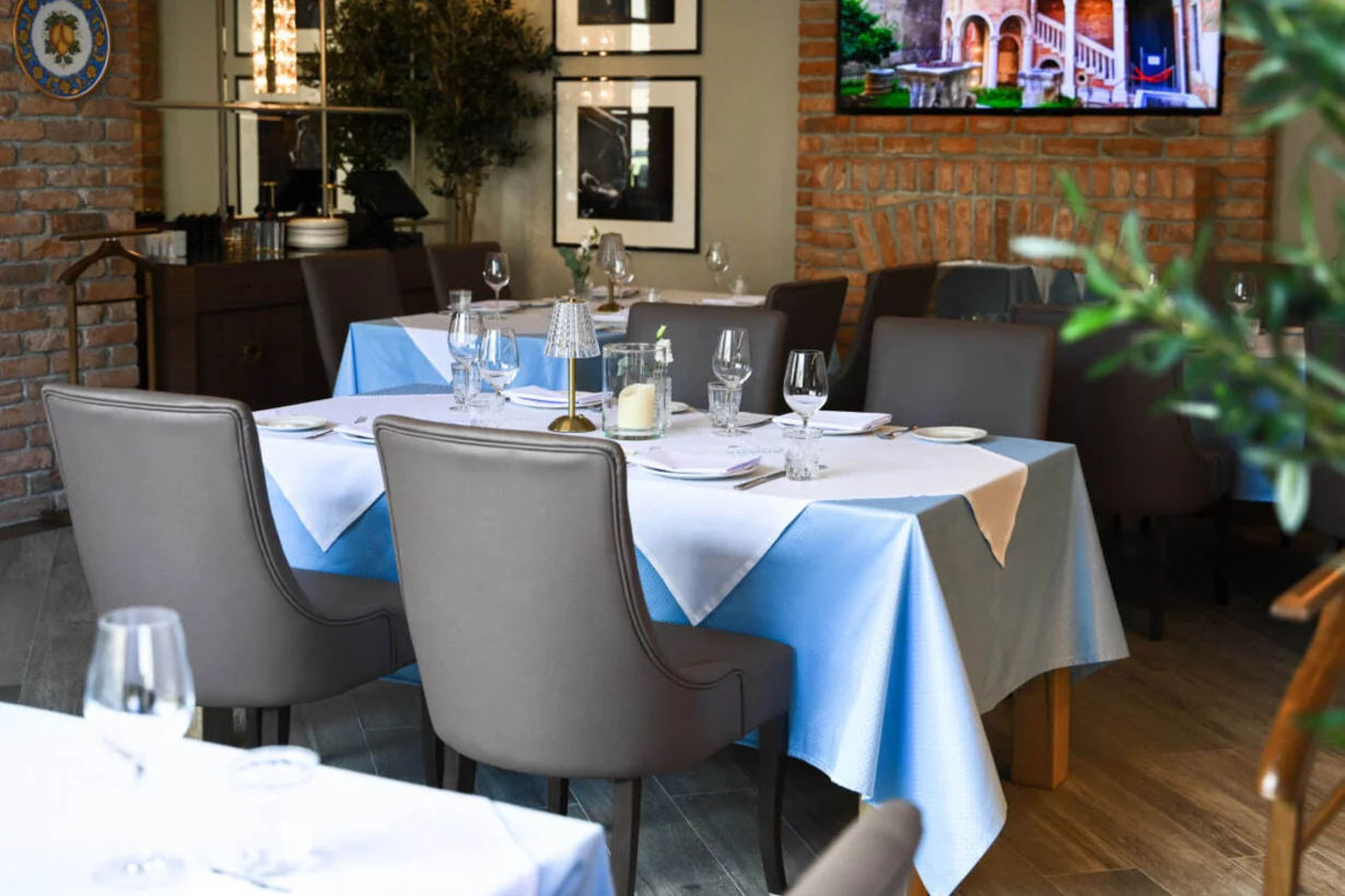 Интерьер/Экстерьер/Банкетная зона/Бар/Стол для двоих/Вход/Главный зал/Lounge зона ресторан La Provincia фото