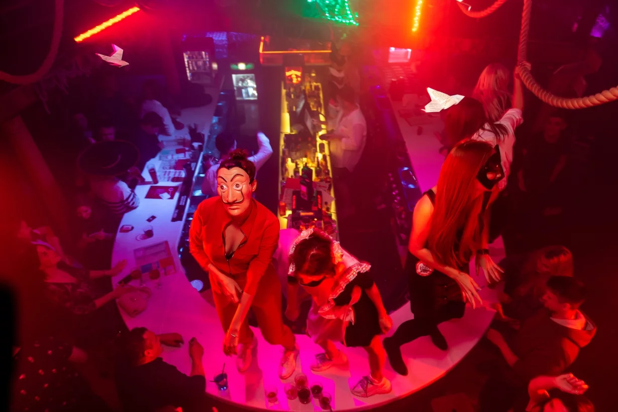 Интерьер/Экстерьер/Банкетная зона/Бар/Стол для двоих/Вход/Главный зал/Lounge зона бар Nebar фото