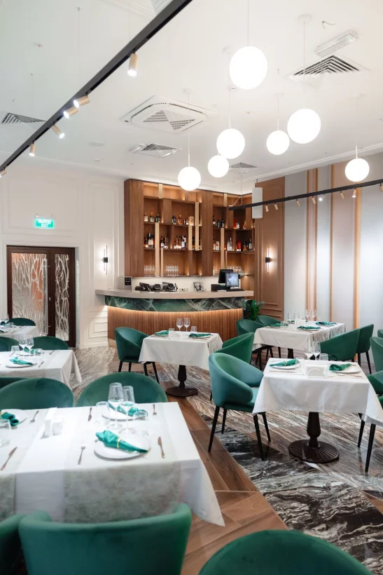 Интерьер/Экстерьер/Банкетная зона/Бар/Стол для двоих/Вход/Главный зал/Lounge зона ресторан Meet’in’o фото