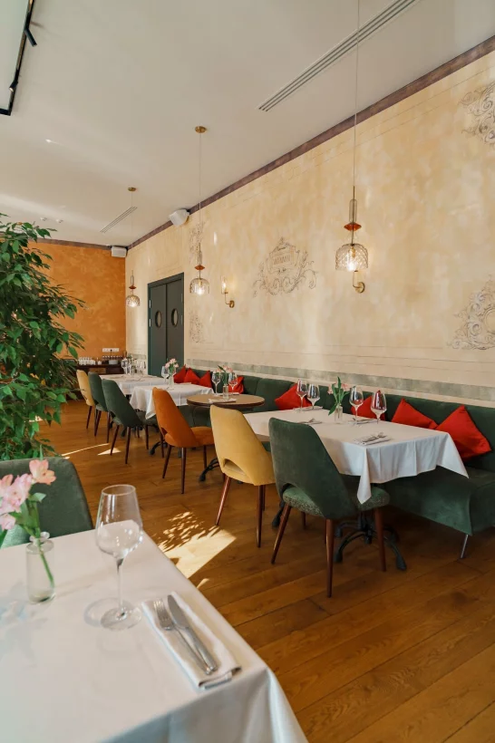 Интерьер/Экстерьер/Банкетная зона/Бар/Стол для двоих/Вход/Главный зал/Lounge зона ресторан Sapori di Italia фото