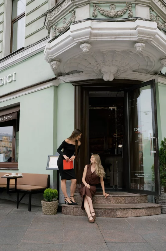 Интерьер/Экстерьер/Банкетная зона/Бар/Стол для двоих/Вход/Главный зал/Lounge зона ресторан Lorenzo Medici фото